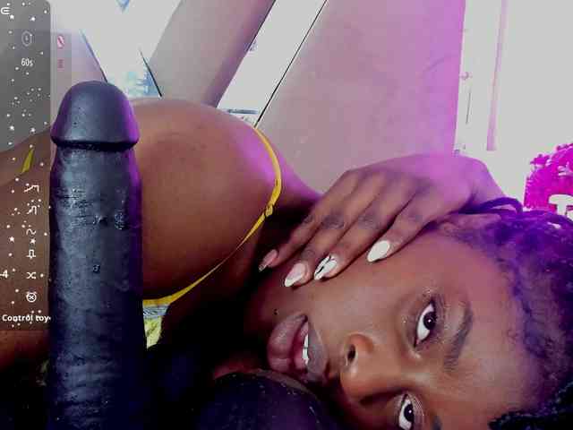 anisha-zambrano webcam
