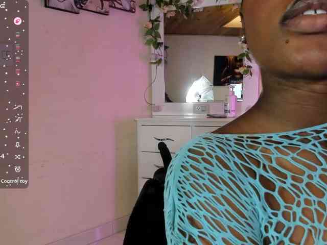 anisha-zambrano webcam