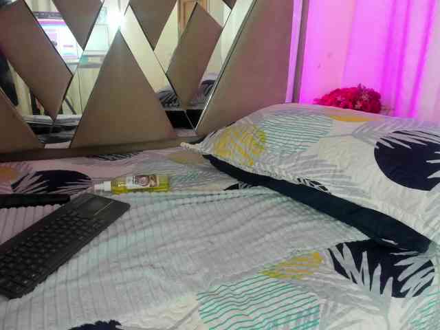 anisha-zambrano webcam