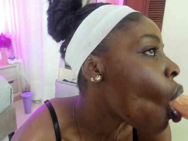 anisha-zambrano webcam