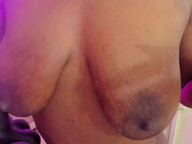 anisha-zambrano webcam