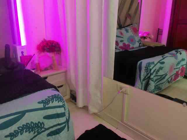 anisha-zambrano webcam