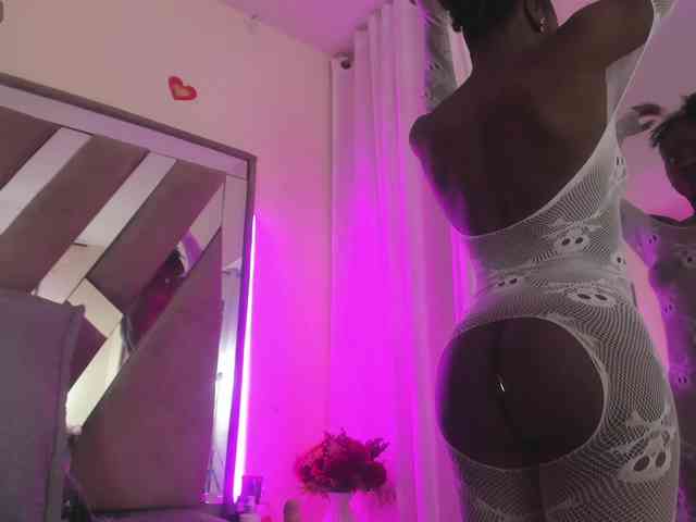 anisha-zambrano webcam