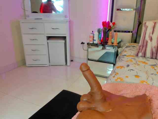 anisha-zambrano webcam