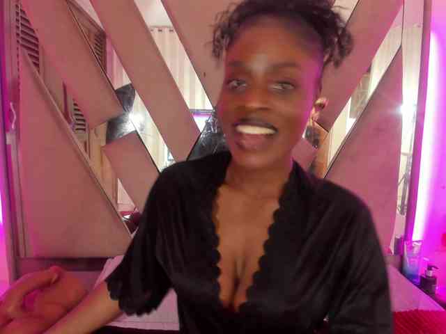 anisha-zambrano webcam