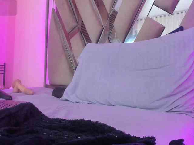 anisha-zambrano webcam