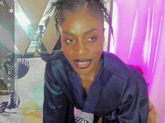 anisha-zambrano webcam