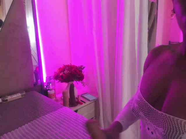 anisha-zambrano webcam