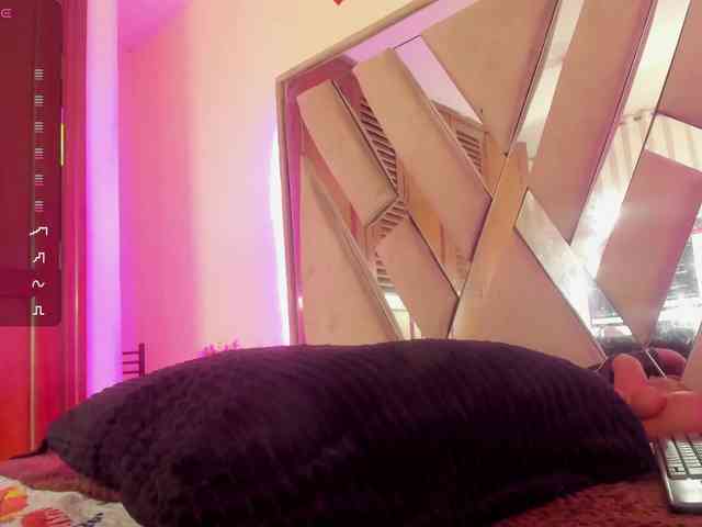 anisha-zambrano webcam
