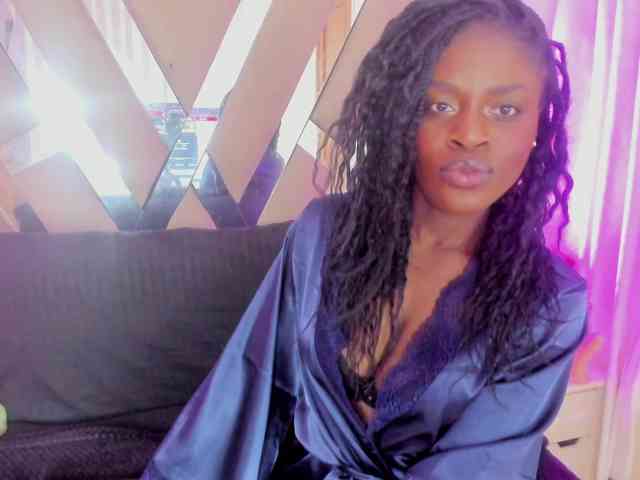 anisha-zambrano webcam