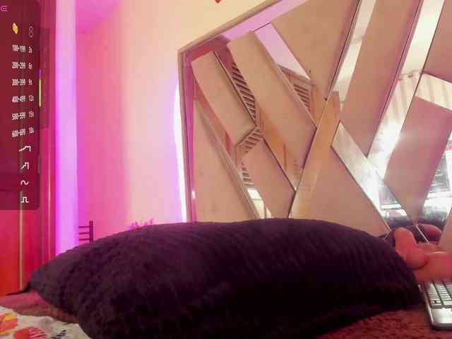 anisha-zambrano webcam