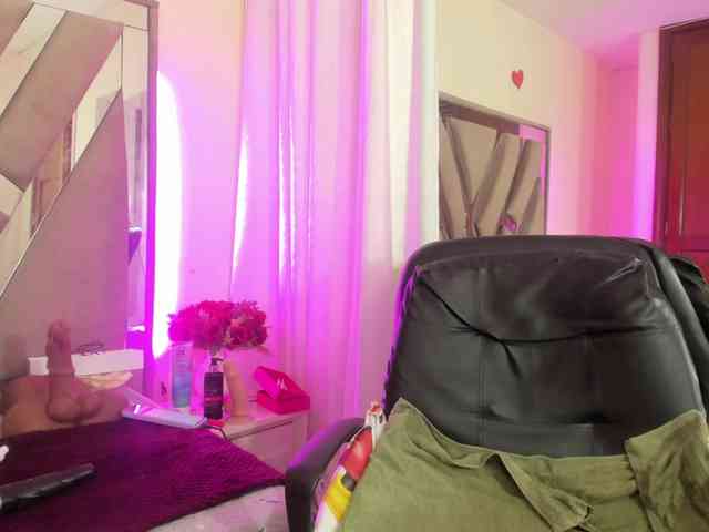 anisha-zambrano webcam