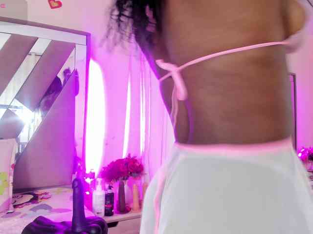 anisha-zambrano webcam