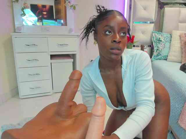 anisha-zambrano webcam