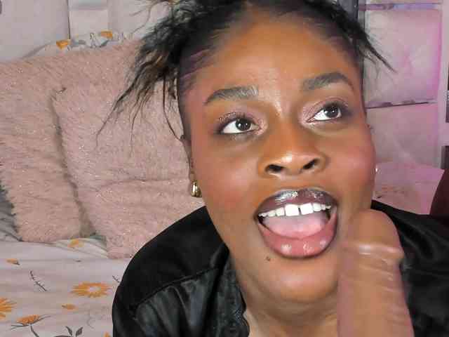 anisha-zambrano webcam