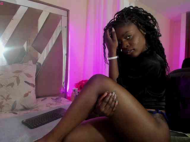 anisha-zambrano webcam