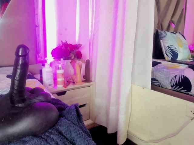 anisha-zambrano webcam