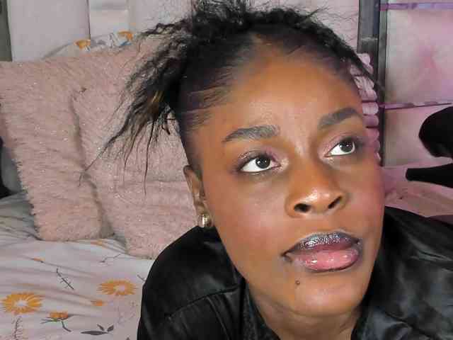 anisha-zambrano webcam