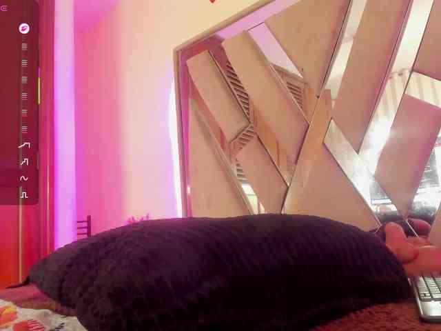 anisha-zambrano webcam