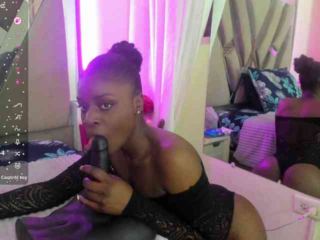 anisha-zambrano webcam