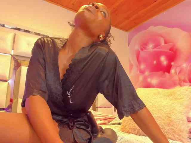 anisha-zambrano webcam