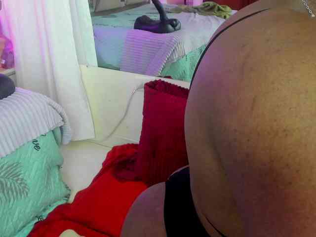 anisha-zambrano webcam