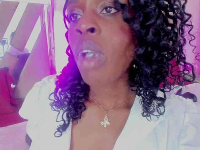 anisha-zambrano webcam