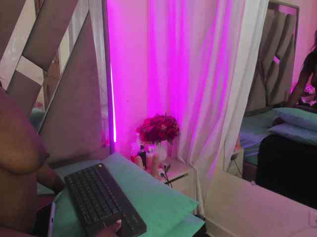 anisha-zambrano webcam