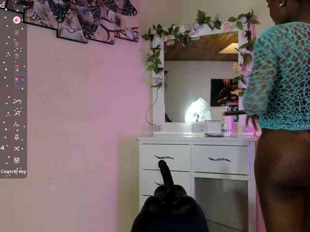 anisha-zambrano webcam
