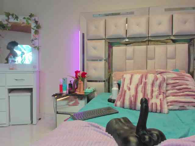 anisha-zambrano webcam