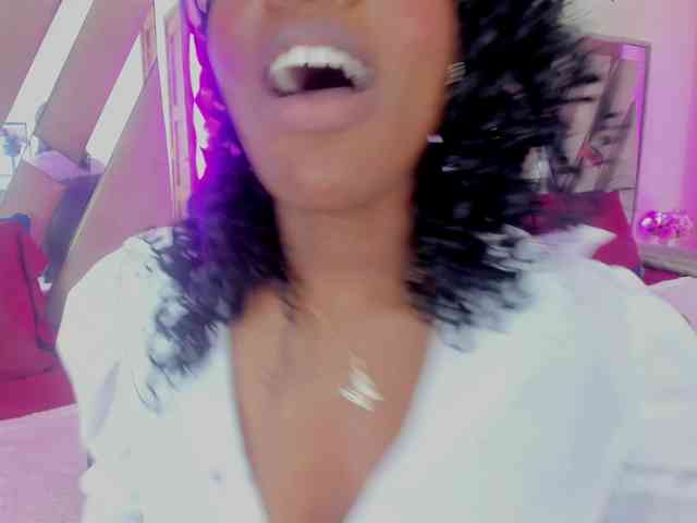 anisha-zambrano webcam