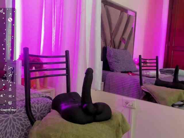 anisha-zambrano webcam