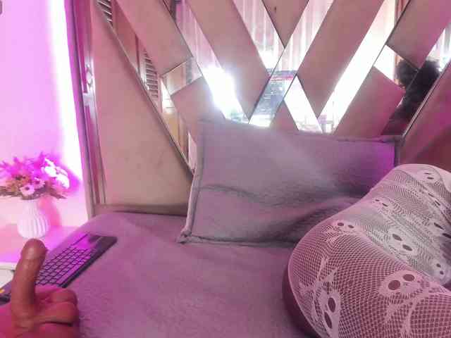 anisha-zambrano webcam