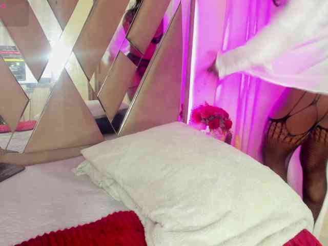 anisha-zambrano webcam