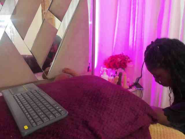 anisha-zambrano webcam