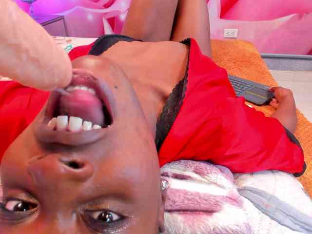 anisha-zambrano webcam