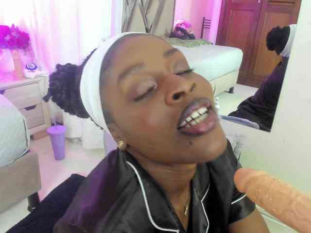 anisha-zambrano webcam