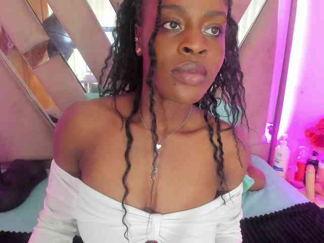 anisha-zambrano webcam