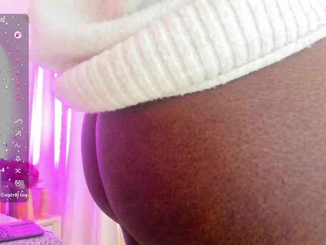 anisha-zambrano webcam