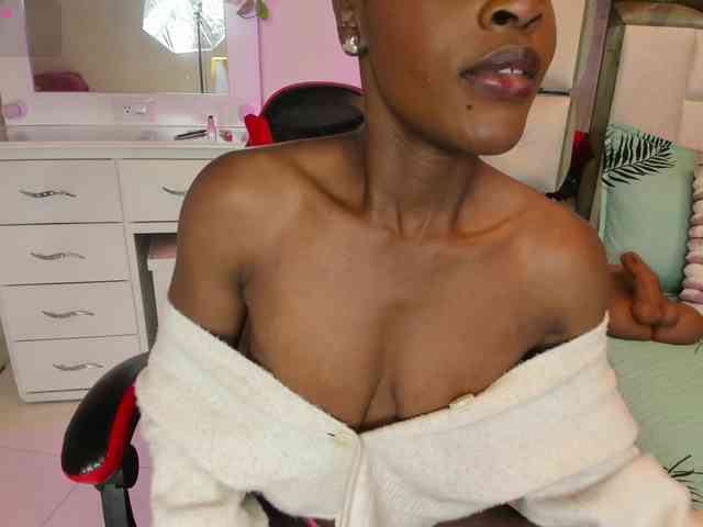 anisha-zambrano webcam