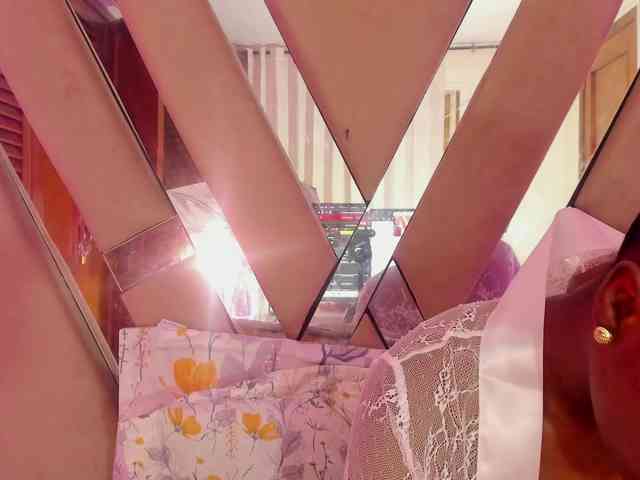 anisha-zambrano webcam