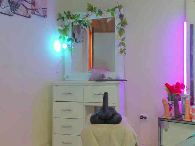 anisha-zambrano webcam