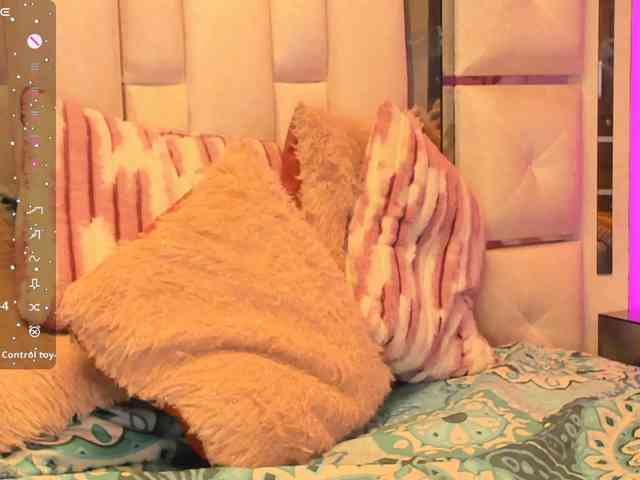 anisha-zambrano webcam