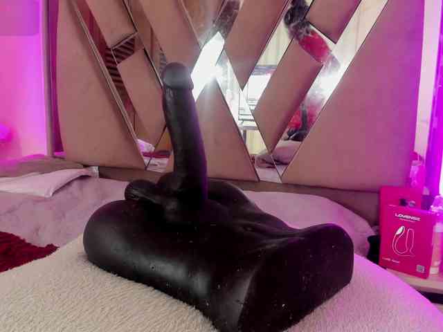 anisha-zambrano webcam