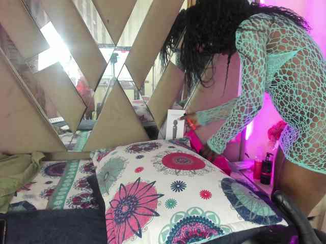 anisha-zambrano webcam