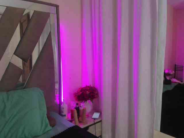 anisha-zambrano webcam