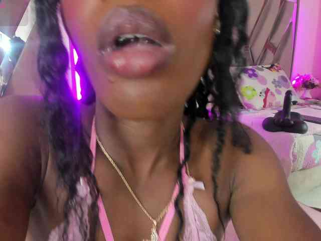anisha-zambrano webcam