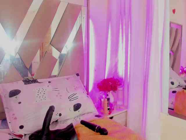 anisha-zambrano webcam