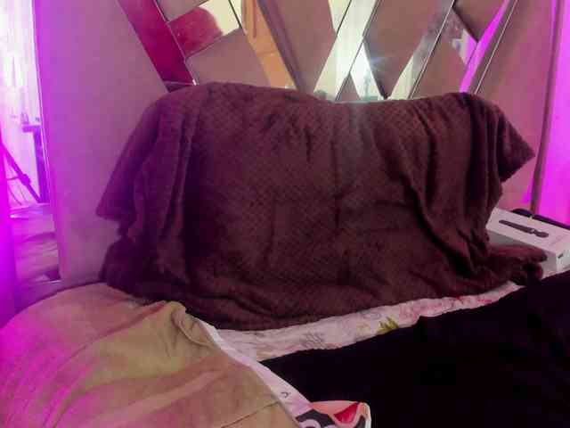 anisha-zambrano webcam