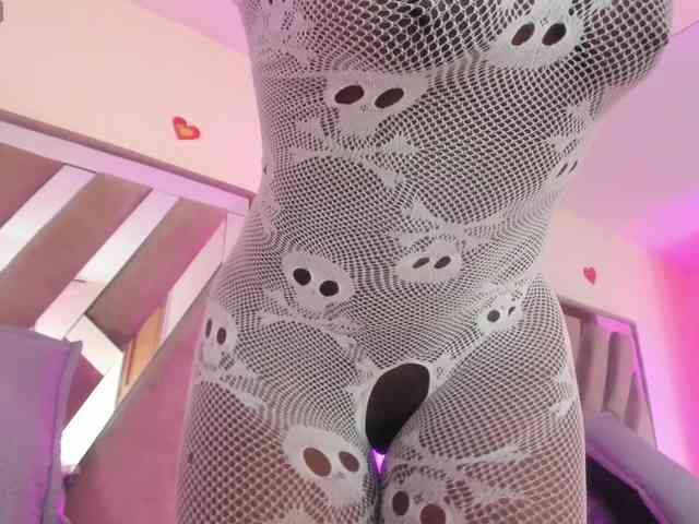 anisha-zambrano webcam